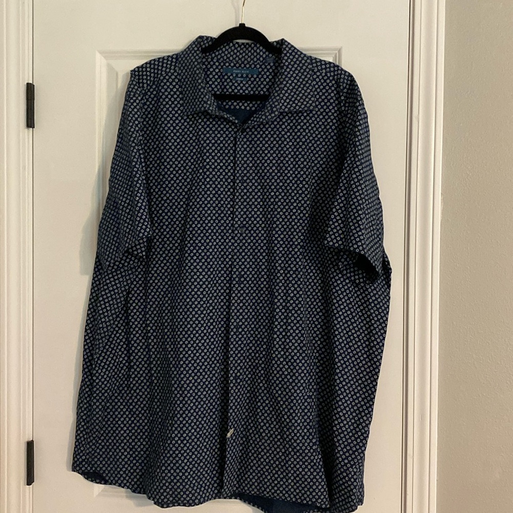 Men’s Perry Ellis Short Sleeve Shirt